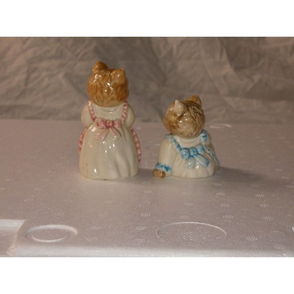 OMNIBUS CAT LADIES IN APRONS SALT AND PEPPER SHAKERS - Picture 3 of 6